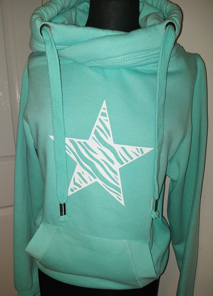 Zebra Print Star Design Chunky Cowl Neck Hoodie